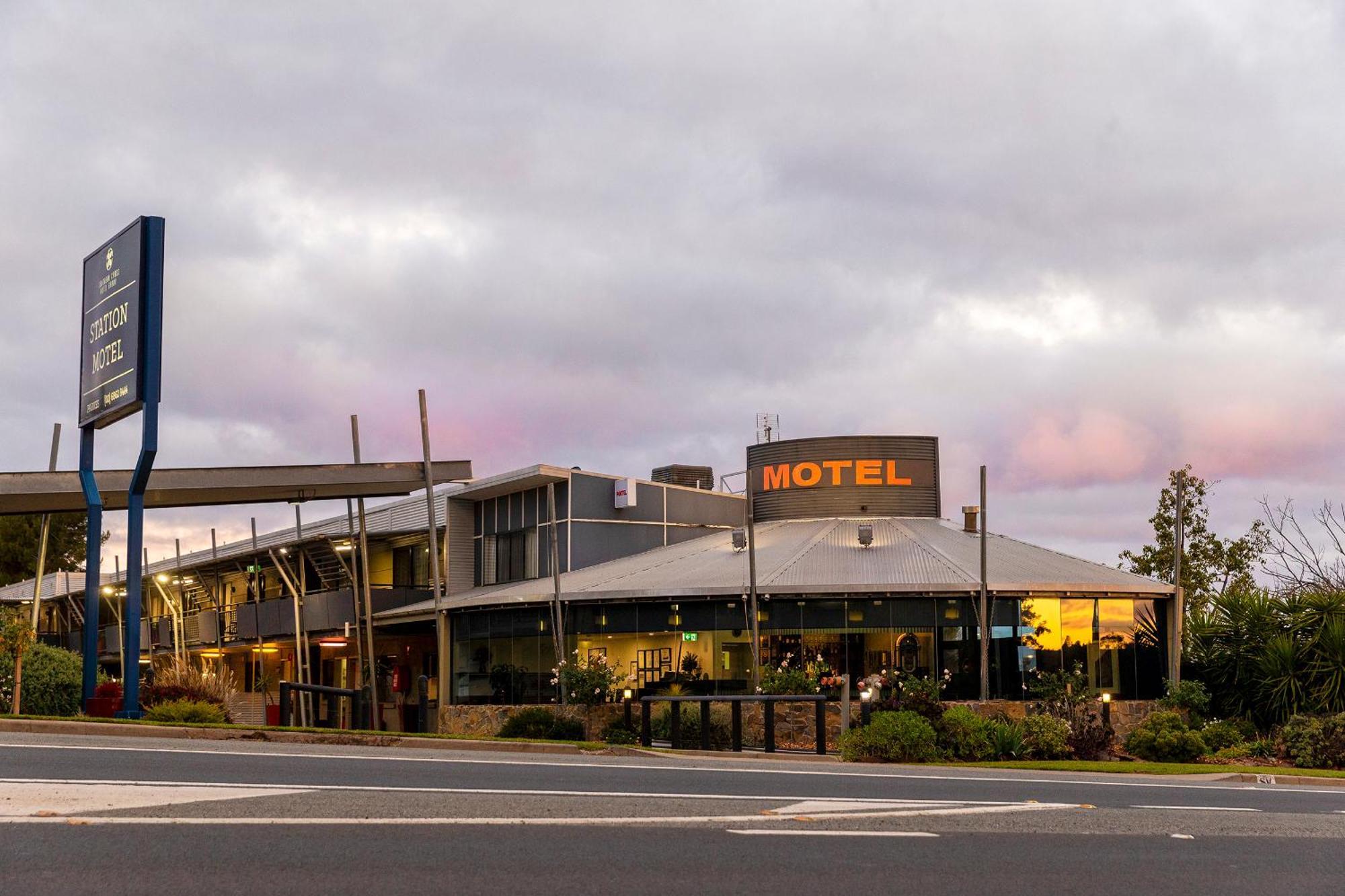 Station Motel Parkes Buitenkant foto