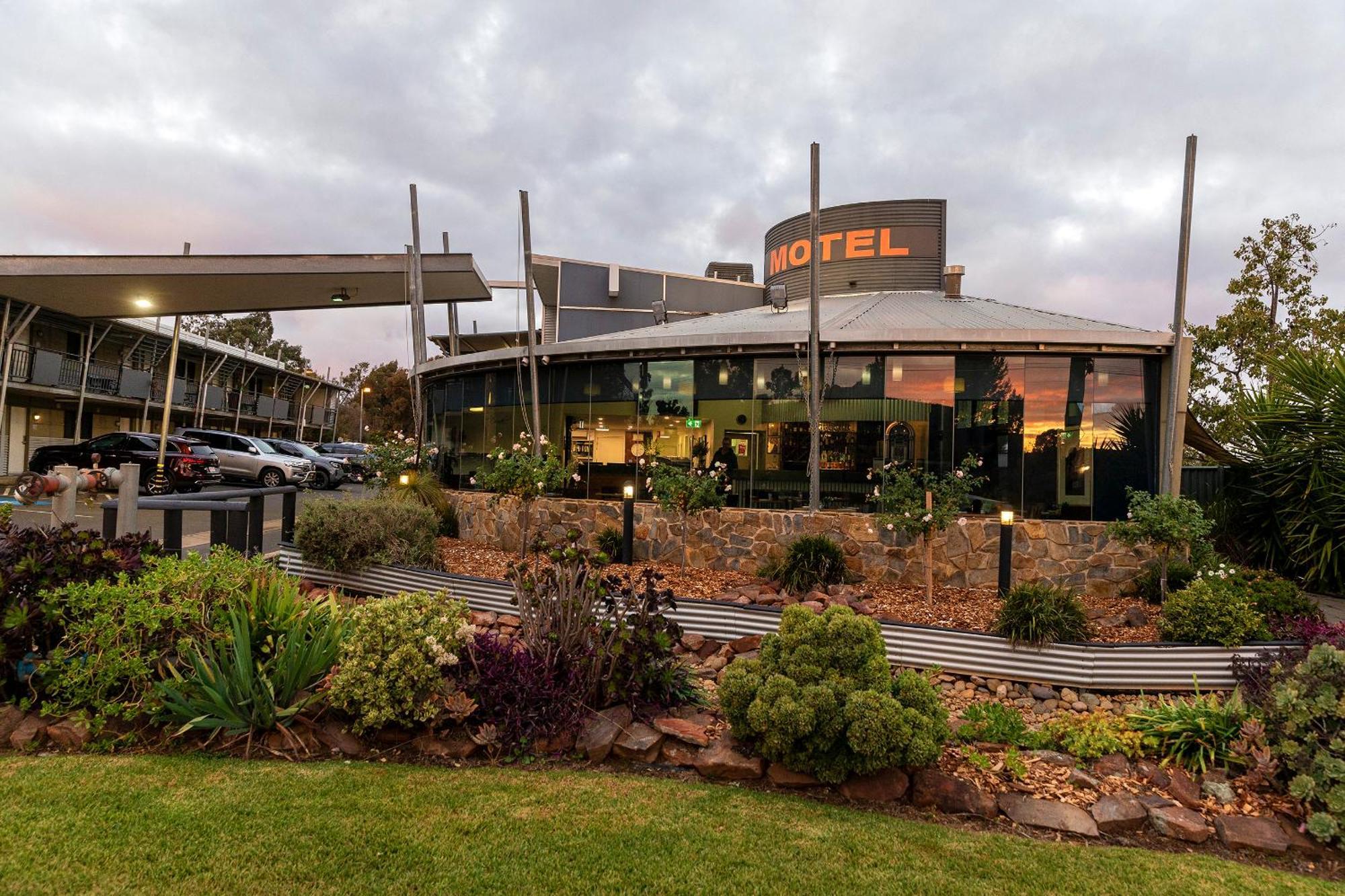 Station Motel Parkes Buitenkant foto