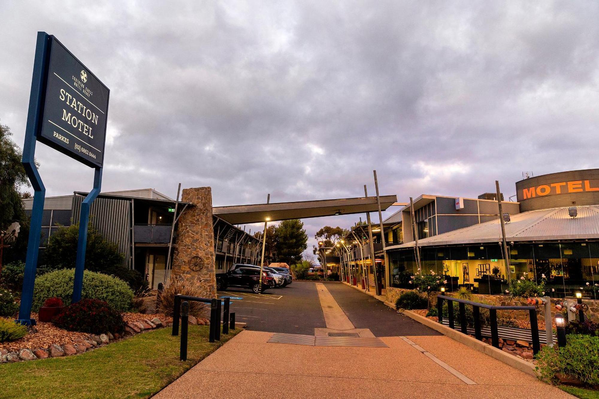 Station Motel Parkes Buitenkant foto