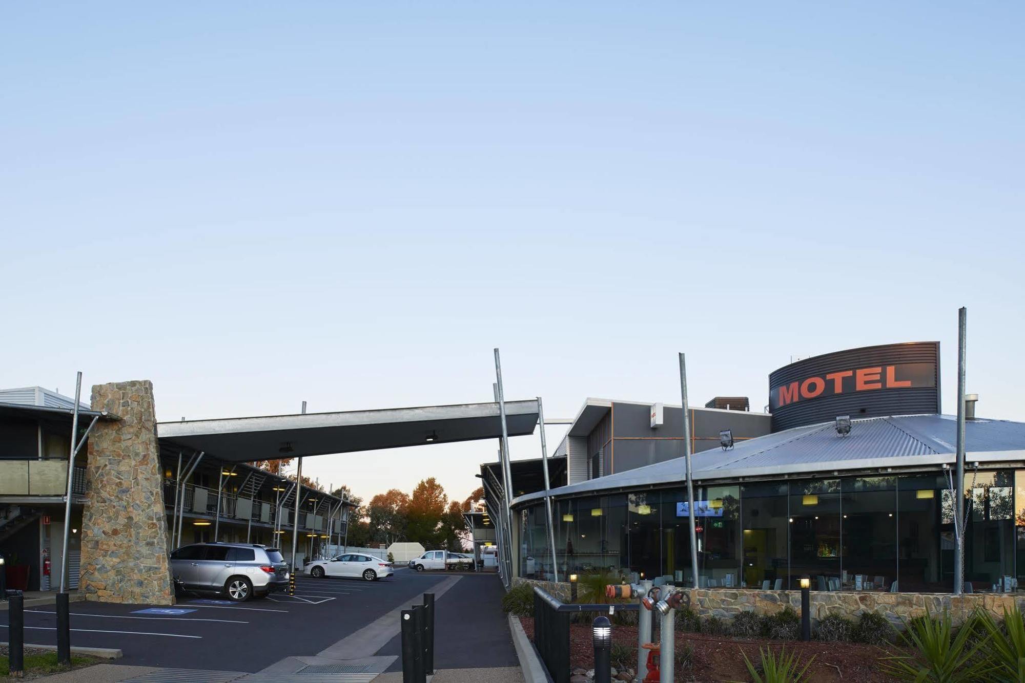 Station Motel Parkes Buitenkant foto